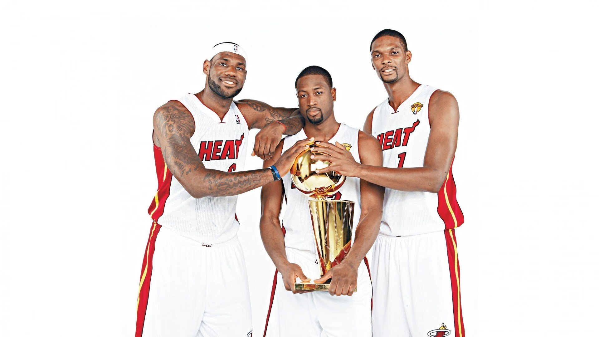 快船训练视频片段显示球员积极沟通战术,快船队内训练